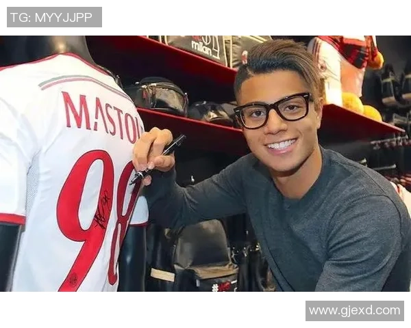 世界上最小最帅的足球球星是谁 他的身高与魅力如何影响了足球界的审美趋势